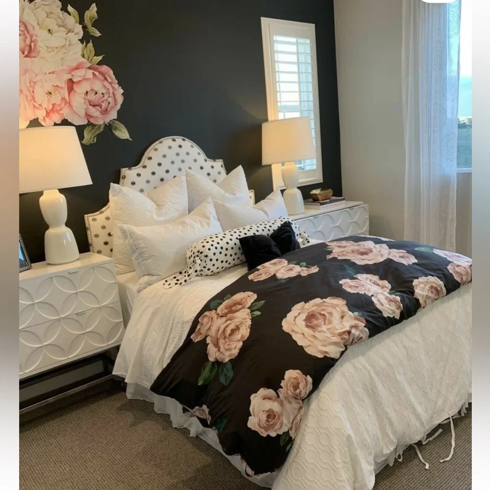 Pottery Barn Teen Emily Meritt Bed of Roses Black white stripe sleeping bag NEW - Picture 1 of 14
